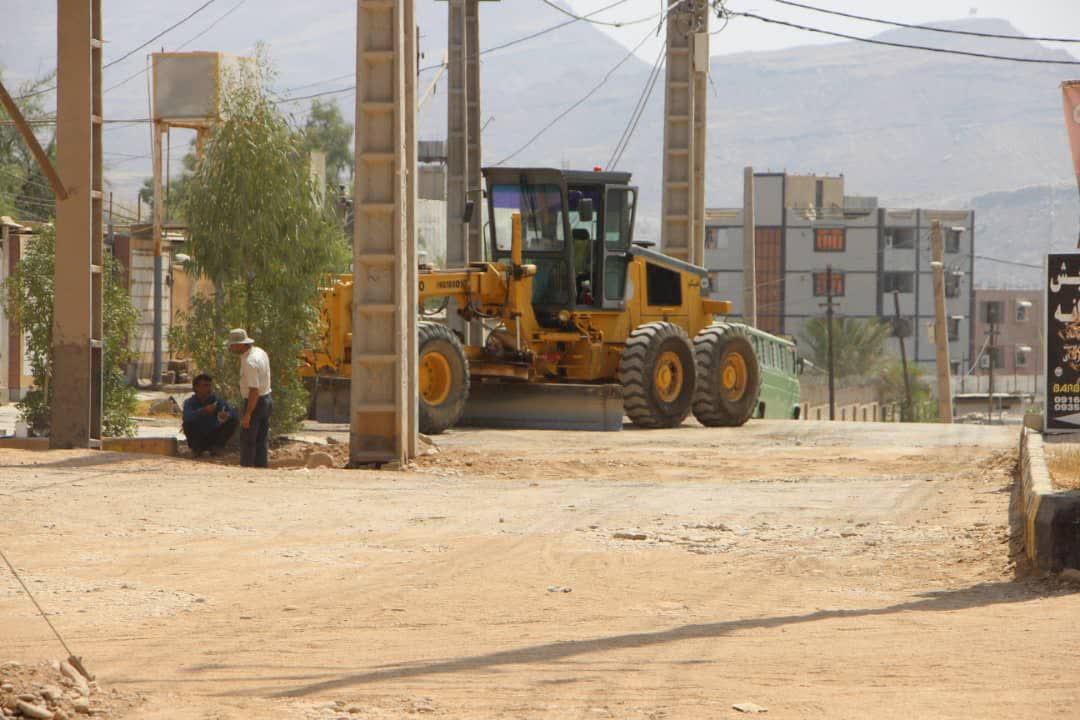 گزارش تصویری از زیرسازی روکش آسفالت منطقه نفتک مسجدسلیمان