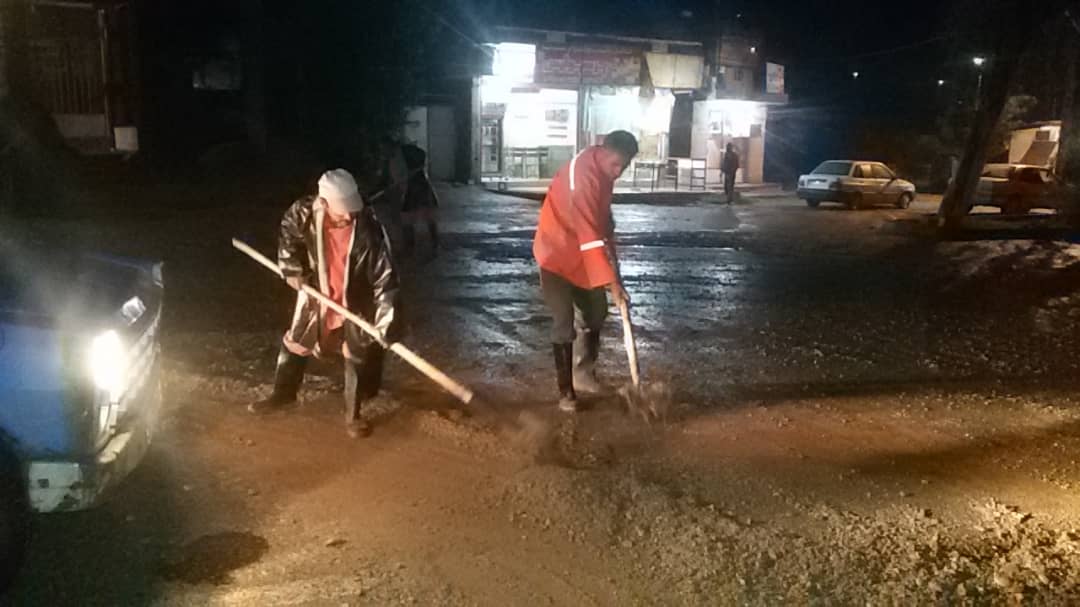 گزارش تصویری از تلاش جهادی شهرداری مسجدسلیمان برای رفع آبگرفتگی و پاکسازی معابر