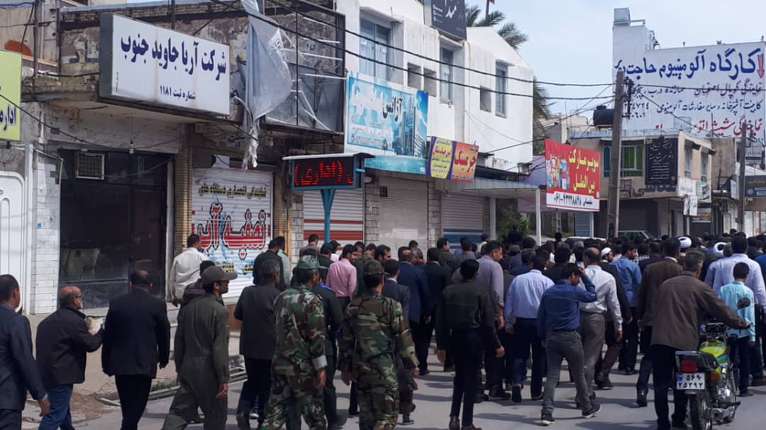 راهپیمایی جمعی از نمازگزاران نماز جمعه مسجدسلیمان درحمایت ازسپاه پاسداران به روایت تصویر