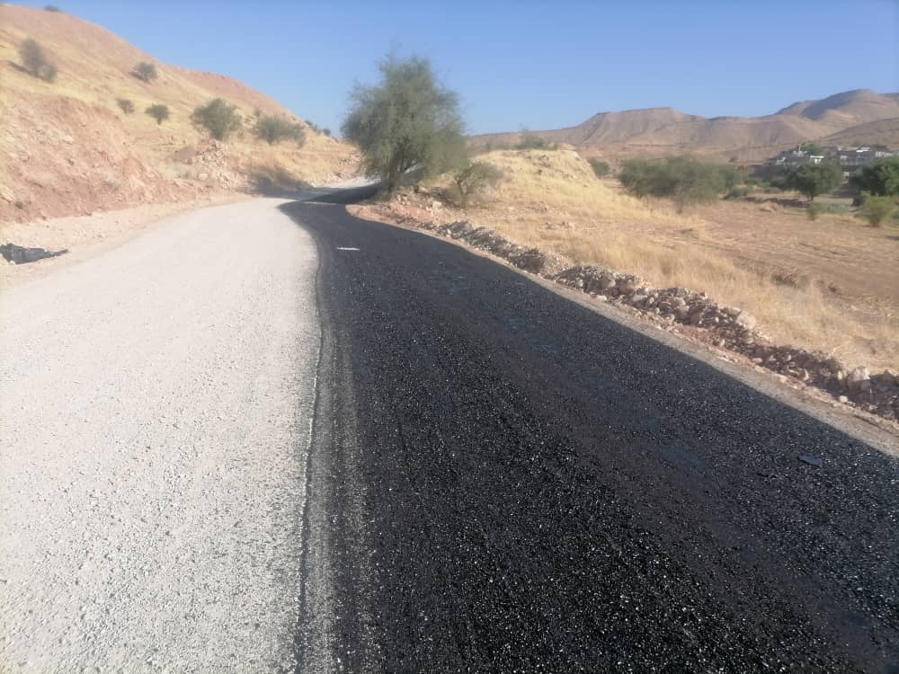 آغاز عملیات قیرپاشی و آسفالت روستای چشمه علی کایدان با اعتبار ۵ میلیارد تومان