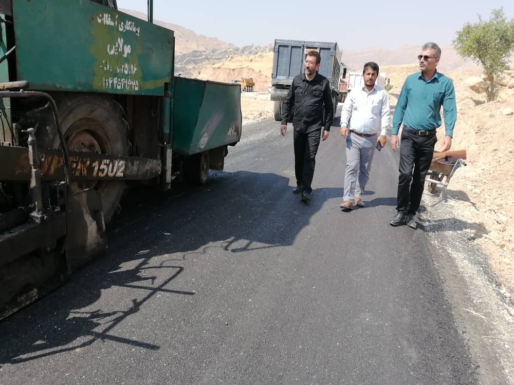 آغاز عملیات آسفالت مسیر دسترسی روستای آب حمام به طول ۴ کیلومتر و اعتبار ۹ میلیارد تومان