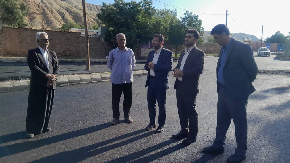 زیرسازی و آسفالت روستای منصورآباد شهرستان با اعتباری بالغ ۱۰ میلیارد ریال