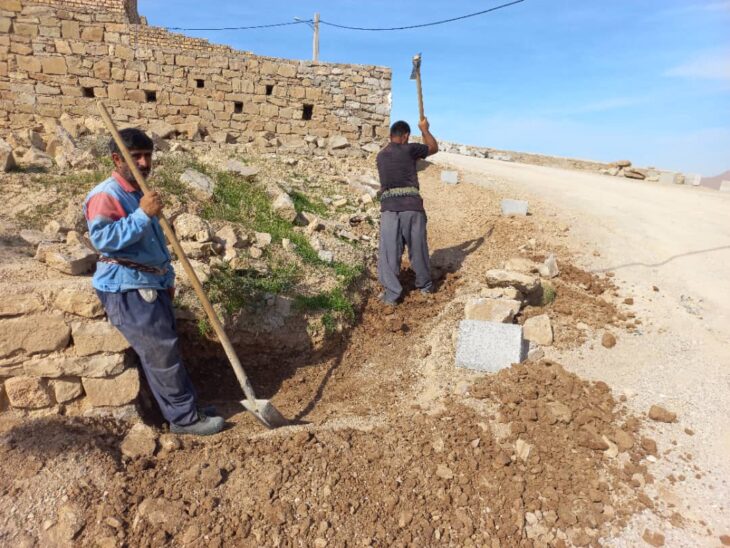 احداث کانال آبهای سطحی و جوی و جدول جهت آماده سازی روکش آسفالت معابر شهرک سیمرغ