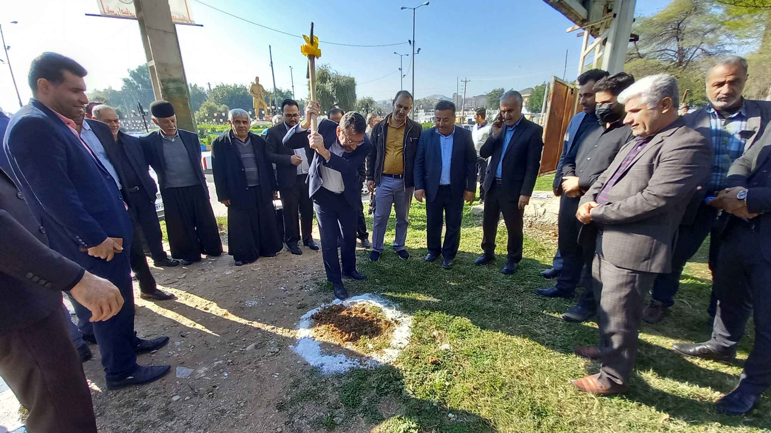 پروژه تعریض محور میدان پنج بنگله به باشگاه مرکزی کلنگ زنی شد