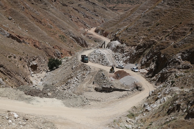 جدیت شرکت نفت و گاز مسجدسلیمان در اجرای جاده پاگچ امام رضا(ع) تا روستای تنگ تلفن لَهبَری + گزارش تصویری