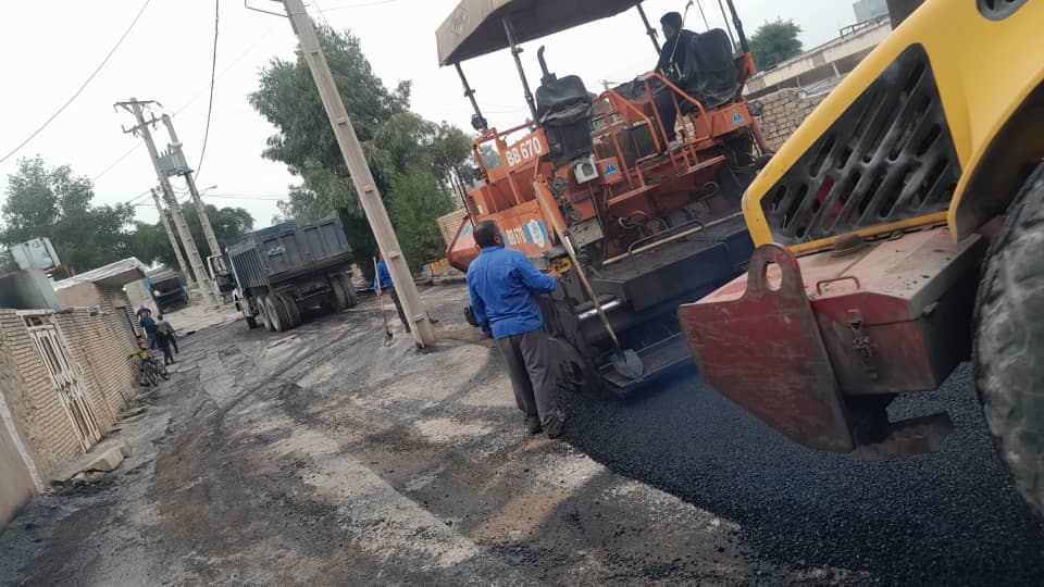 آغاز عملیات اجرایی آسفالت معابر محله مرادآباد