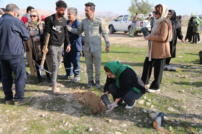 کاشت ۲۰۰ اصله نهال در منطقه حفاظت‌شده هفت‌شهیدان