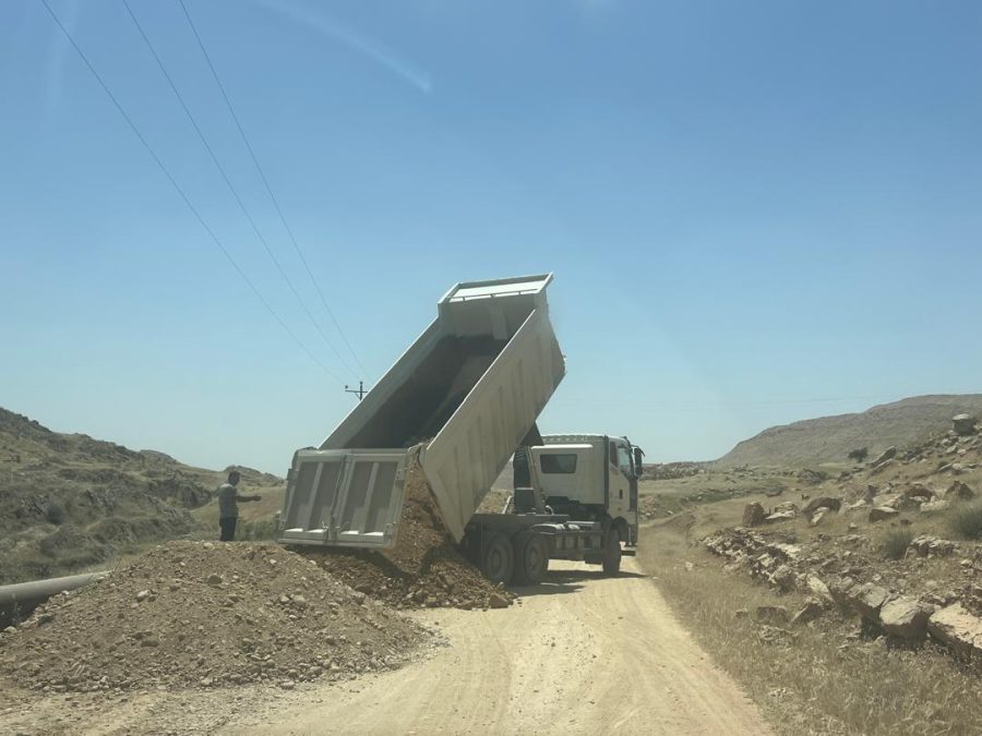 تحرک عمرانی در راههای روستایی بخش گلگیر / پروژه آسفالت محور تاچکر کلید خورد