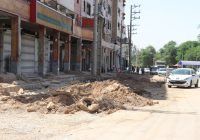 ادامه عملیات تعریض محور پنج بنگله به باشگاه مرکزی توسط معاونت امور زیربنایی شهرداری مسجدسلیمان