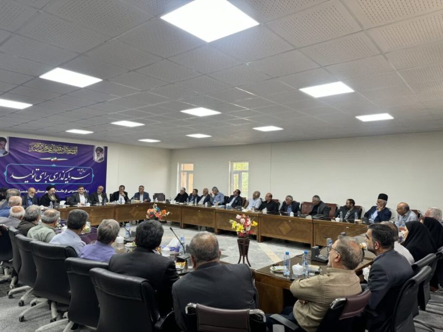 برگزاری نشست صمیمانه جمعی از بزرگان، متنفذان، معتمدین با فرماندار و امام جمعه شهرستان