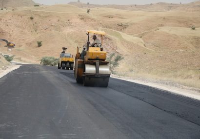 عملیات روکش آسفالت مسیر ارتباطی مسجدسلیمان به ایذه حدفاصل امامزاده سید صالح تا روستای نوترکی در حال اجراست