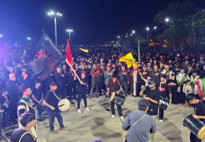 هم‌نوایی شهردار مسجدسلیمان با عزاداران در شام غریبان سیدالشهدا(ع)