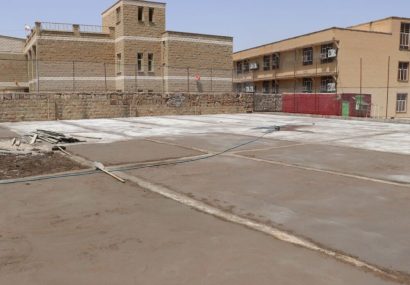 گامی مؤثر در یکی از کهن‌ترین مناطق شهر اولین‌ها / احداث زمین چمن مصنوعی در بازار چشمه علی آغاز شد