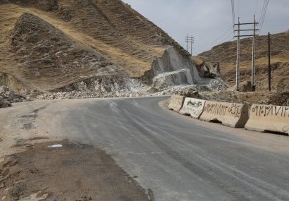 پروژه بهسازی و تعمیر جاده مسجدسلیمان به هفتکل حدفاصل پل تمبی تا پل سی مایلی در حال انجام است