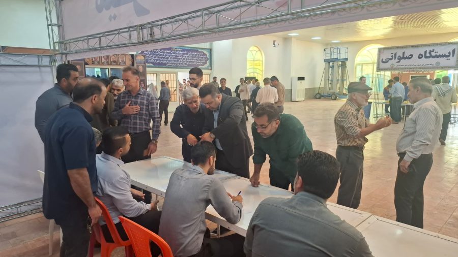 آغاز هفته وحدت با تجدید میثاق شهردار مسجدسلیمان با شهدا و برپایی میز خدمت در مصلی