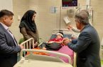 بازدید فرماندار و سرپرست شبکه بهداشت مسجدسلیمان از کودک سگ‌گزیده در بیمارستان ابوذر
