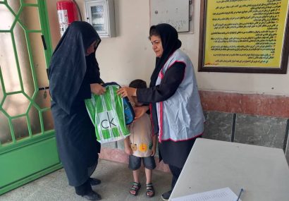 توزیع ۳۰۰ بسته نوشت‌افزار بین دانش‌آموزان بی‌بضاعت شهرستان مسجدسلیمان
