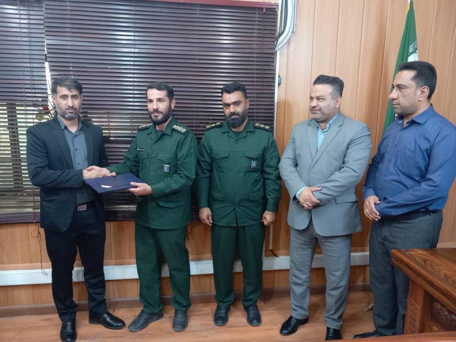 تقدیر از هفت سال تلاش رضا آذریان و معارفه سید حجت الله احمدی پور به عنوان فرمانده جدید پایگاه بسیج شهرداری مسجدسلیمان