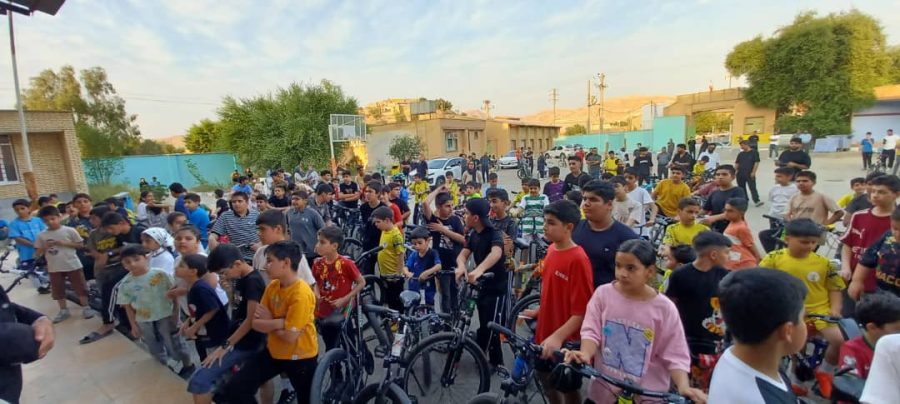 برگزاری همایش دوچرخه‌سواری همگانی در مسجدسلیمان به مناسبت هفته تربیت‌بدنی و ورزش