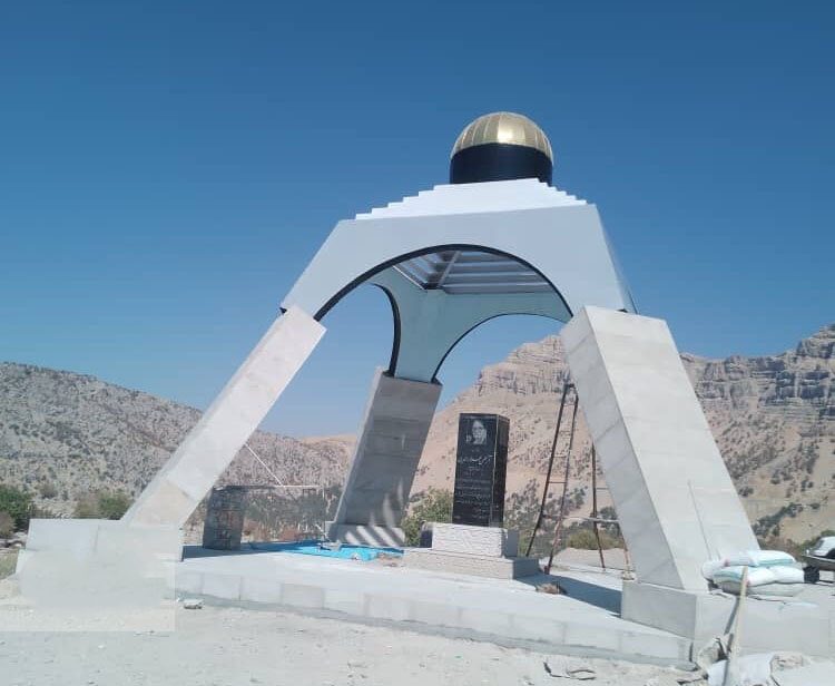 بازسازی بنای یادبود بهمن علاءالدین در اندیکا به پایان رسید