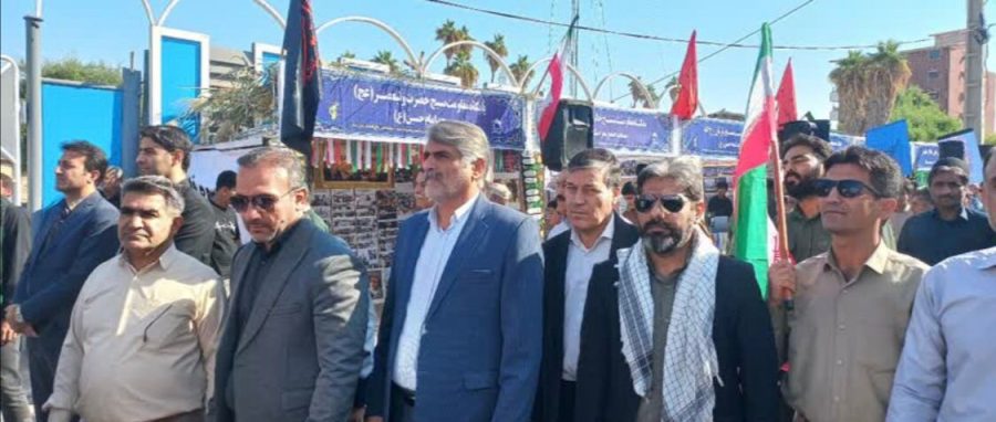 تجدید میثاق کارکنان فنی و حرفه‌ای مسجدسلیمان با آرمان‌های امام و رهبری در راهپیمایی ۱۳ آبان