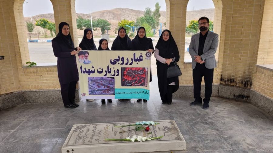 هفته کتاب در مسجدسلیمان با عطر یاد شهیدان آغاز شد