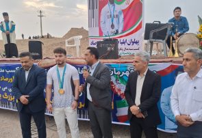 استقبال کمنظیر مردم مسجدسلیمان از افتخارآفرینی ایلیا صالحیپور / قدردانی مدیریت شهری با اهدای یک قطعه زمین به قهرمان جوان