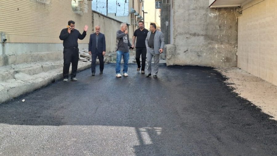 بازدید شهردار و اعضای شورای شهر از عملیات آسفالت محله شصت دستگاه