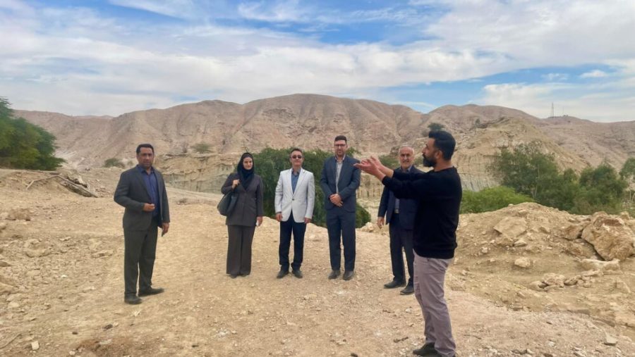 بازدید اعضای شورای شهر مسجدسلیمان و نمایندگان شرکت مشاور و طراح از محل احداث پارک کوهستان در کوی نفت‌خیز