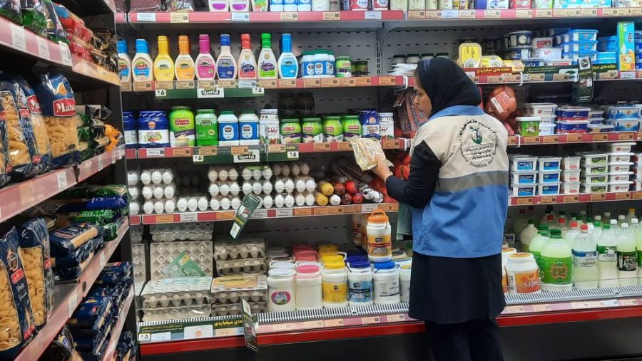 استمرار بازرسیهای گسترده بهداشتی در مسجدسلیمان / ۲۰۰ کیلوگرم مواد غذایی فاسد طی یک ماه گذشته معدوم شد