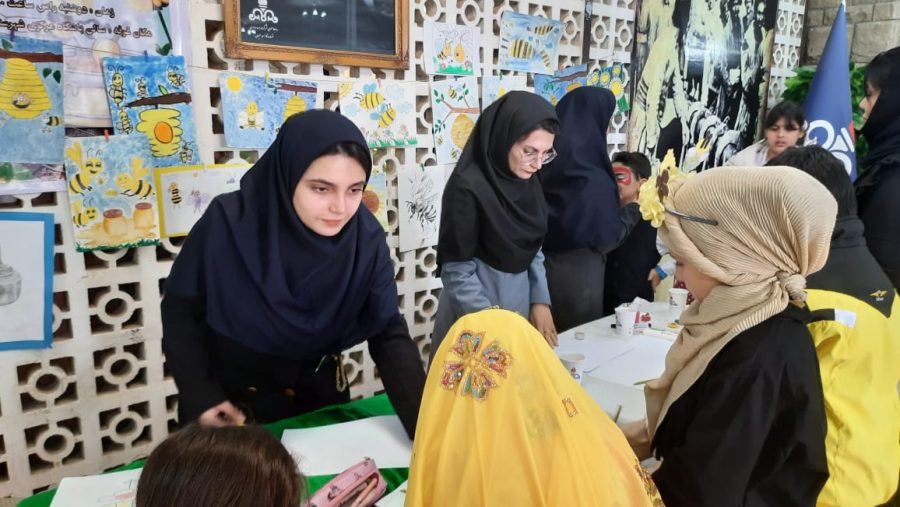 برگزاری نمایشگاه و ایستگاه نقاشی کانون پرورش فکری در نخستین جشنواره زنبور عسل مسجدسلیمان