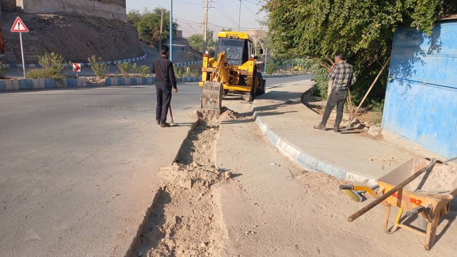 زیرسازی نوار حفاری مسیرهای شیخ مندنی و نفتک انجام شد