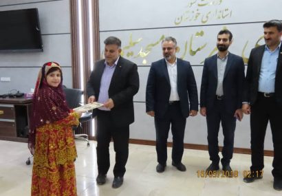 تقدیر فرماندار مسجدسلیمان از هنرمندان راه یافته به جشنواره بین‌المللی قصه‌گویی