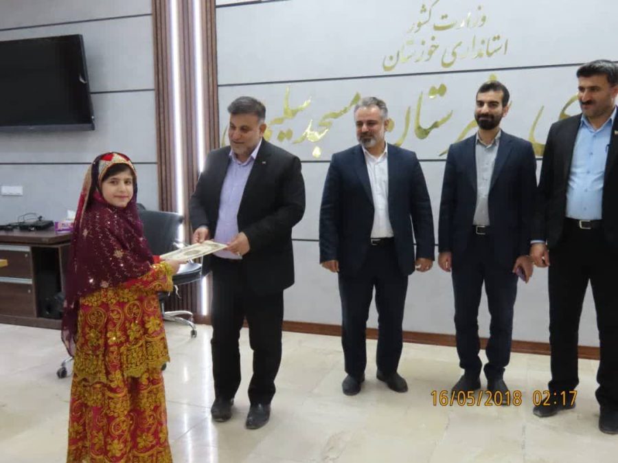تقدیر فرماندار مسجدسلیمان از هنرمندان راه یافته به جشنواره بین‌المللی قصه‌گویی