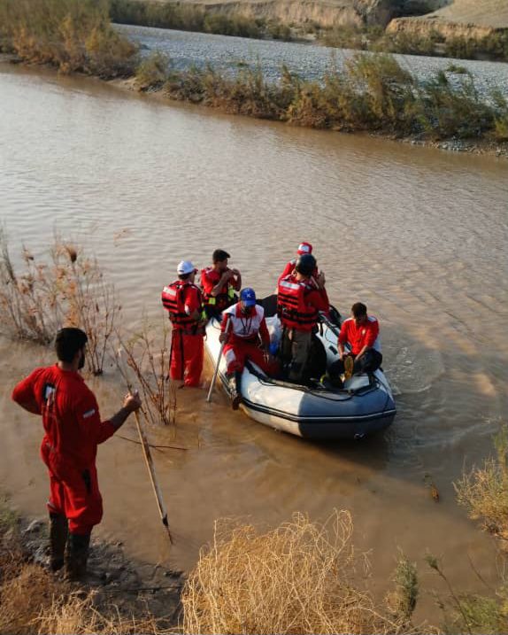 حضور مستمر تیم‌های امداد و نجات مسجدسلیمان در عملیات جست وجوی حادثه سیلاب بتوند
