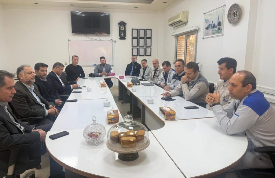 نشست مدیران ارشد بانک ملی استان خوزستان با مدیریت شرکت سیمان کارون در مسجدسلیمان