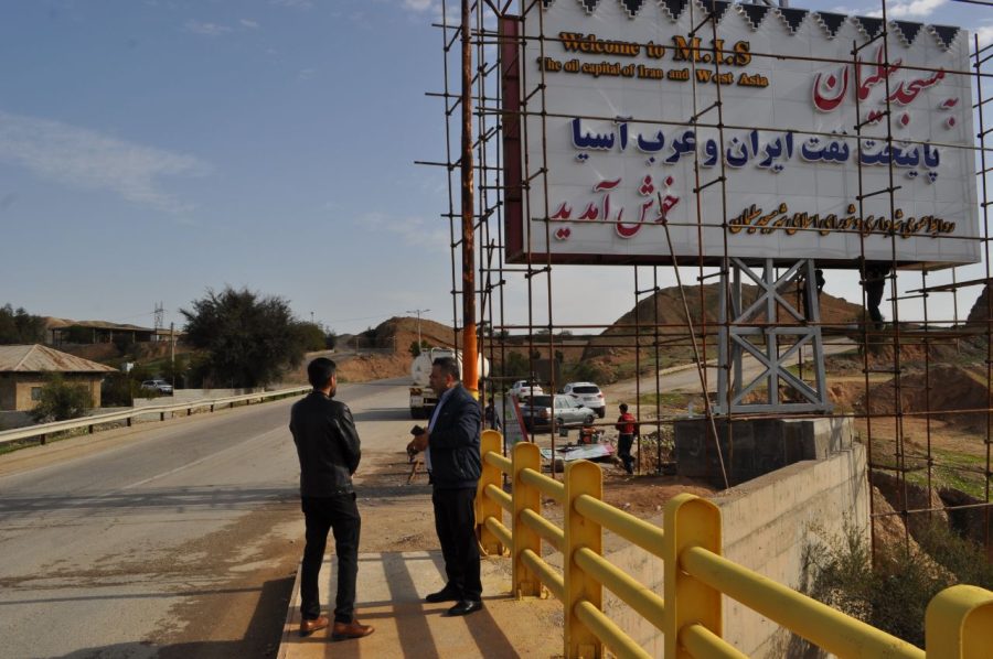 تکمیل تابلوی ورودی شهر مسجدسلیمان از مسیر تمبی / گامی مؤثر در هویت‌بخشی و ساماندهی ورودی‌های شهری