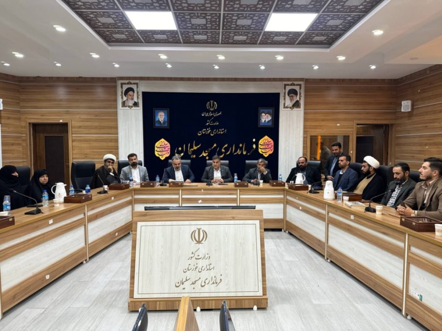 دیدار صمیمی جمع کثیری از فعالان فرهنگی و هنری و هیأت‌های مذهبی با فرماندار مسجدسلیمان