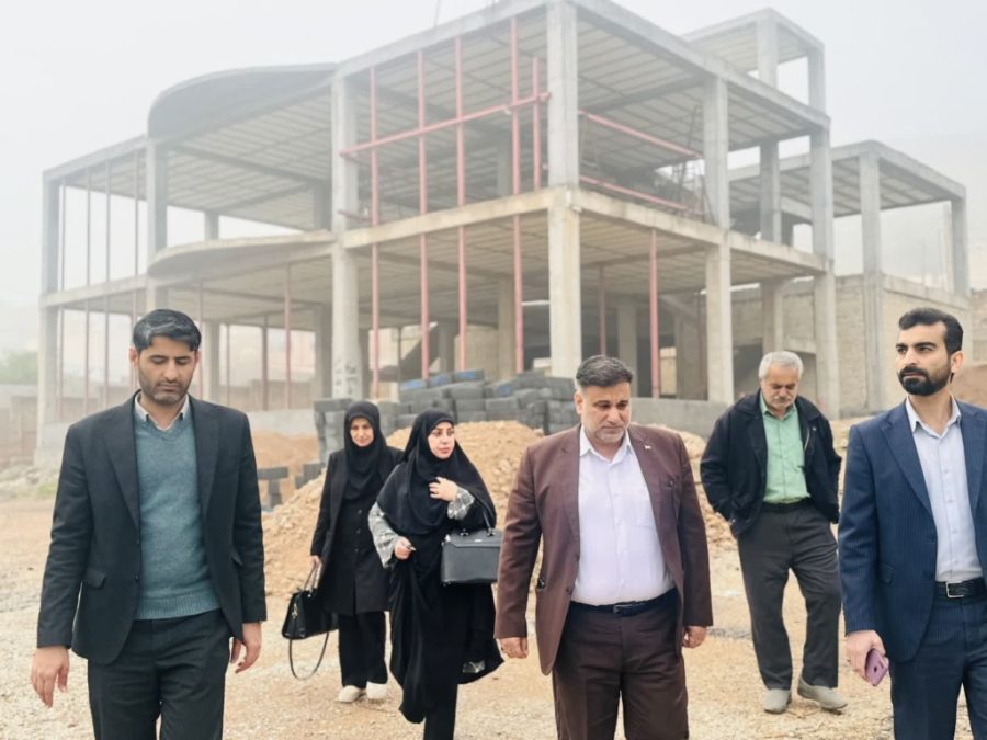 بازدید فرماندار مسجدسلیمان از کتابخانه نیمه‌کاره ارشاد / تاکید بر اهمیت تکمیل پروژه