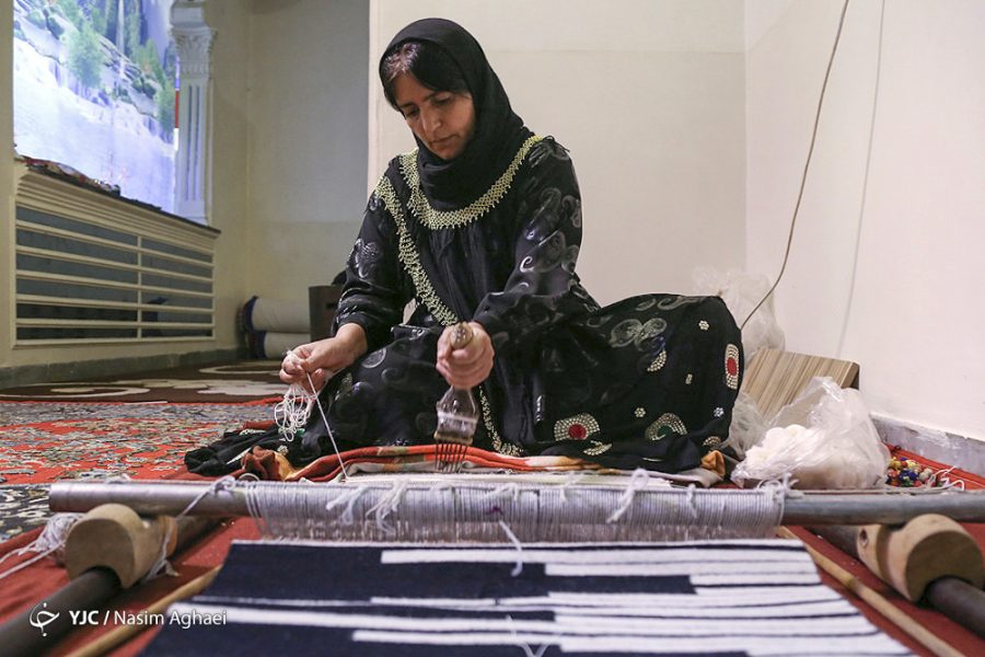 چهار هنرمند اندیکایی نشان ملی مرغوبیت صنایع‌دستی کشوری دریافت کردند