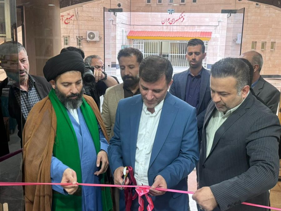 گشایش نمایشگاه کتاب به مناسبت دهه مبارک فجر در مسجدسلیمان