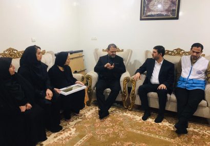 دیدار نمایندگان مجلس و مدیر شبکه بهداشت مسجدسلیمان با خانواده شهیدان رخش و بهادری