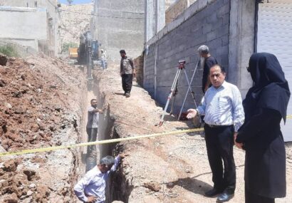 اصلاح شبکه انتقال فاضلاب مجاور بیمارستان ۲۲ بهمن مسجدسلیمان گامی مؤثر در ارتقای بهداشت محیط و سلامت شهروندان