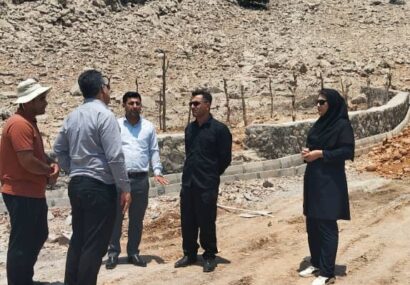بازدید میدانی بخشدار چلو از پروژه‌های عمرانی روستای کردف؛ تأکید بر تسریع در اجرای طرح‌های توسعه‌ای