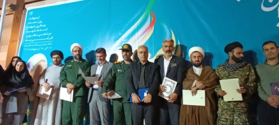 گرامیداشت هفته معلم در اجتماع مردمی میدان مقاومت مسجدسلیمان+تصاویر