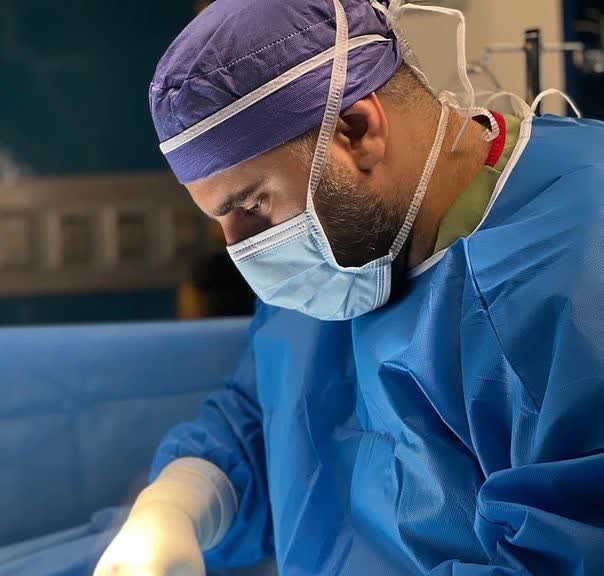 نجات معجزه‌آسای جوان ۱۸ ساله در مسجدسلیمان؛ جراحی پیچیده مغز و تعبیه استخوان جمجمه در شکم بیمار