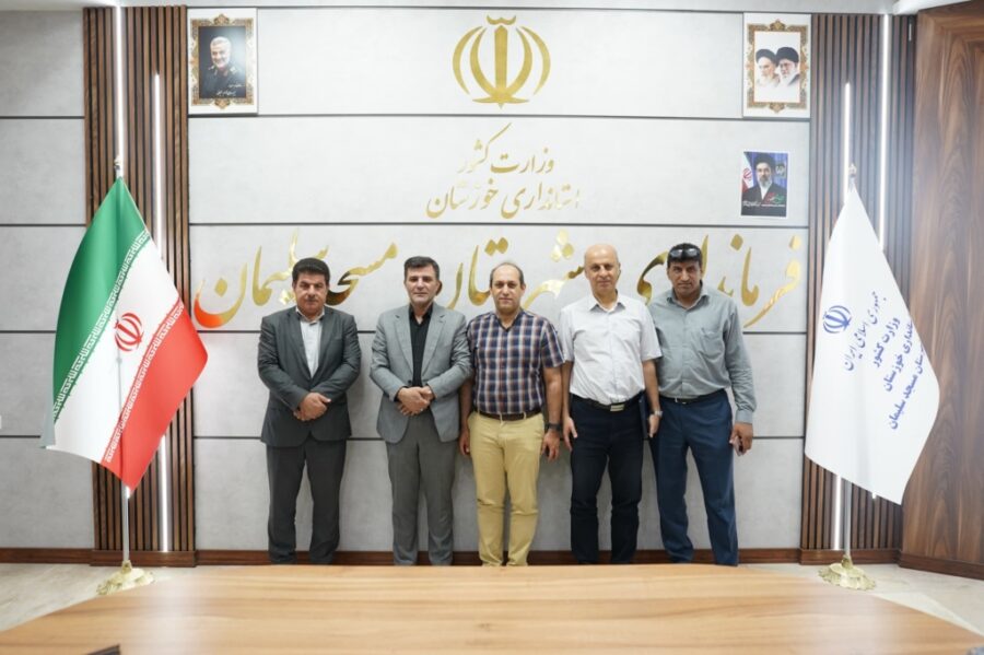 نشست فرماندار مسجدسلیمان با مدیرعامل کارخانه سیمان کارون با محوریت توسعه تولید و رفع موانع
