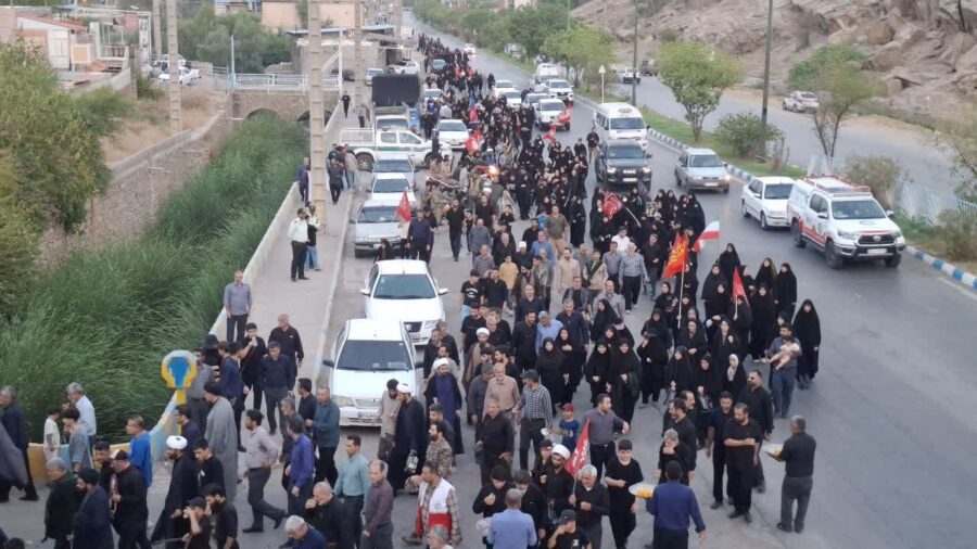 راهپیمایی جاماندگان اربعین حسینی(ع) در مسجدسلیمان برگزار شد؛ شهرداری در خط مقدم خدمات‌رسانی به عزاداران