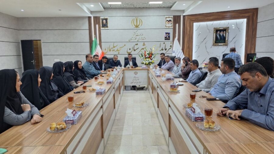 دیدار کارکنان فرمانداری شهرستان مسجدسلیمان با فرماندار به مناسبت هفته دولت