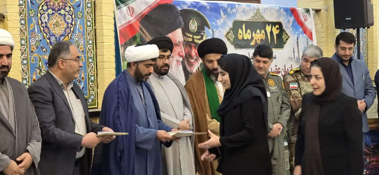 تجلیل از پرستاران و نخبگان کنکور در آیین نماز جمعه مسجدسلیمان